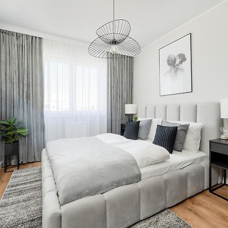 Piekny Apartament Wichrowa - 2 Sypialnie Free Garage Wroclaw By Noclegi Renters Esterno foto